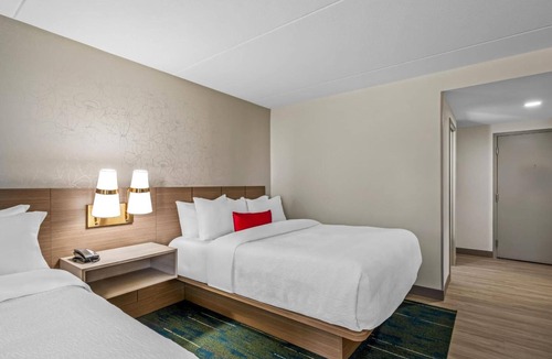 Statesville Hotel | 2 Units Near Carolina Balloon Fest Grounds - 3 miles | Free Breakfast & Parking