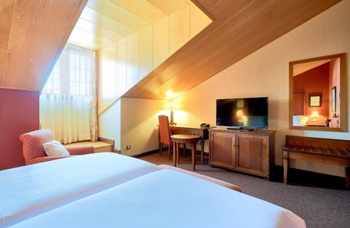 Cebreros Hotel | 2 Units - Peaceful Setting, Garden Walks & Relaxed Country Living
