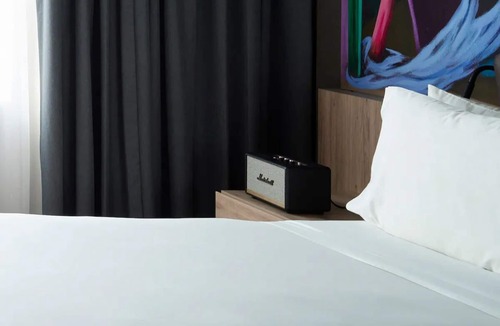 Hipodromo Hotel | 2 Units | Pet-Friendly Paradise | Explore El Pendulo with Your Furry Friend