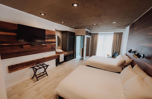 Rio Cuarto Hotel | 2 Units | Río Cuarto City Center-0.8miles | Onsite Pools, Daily Breakfast Buffet