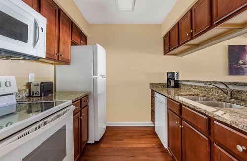 Berkeley Hotel | 2 Units w/Kitchens Perfect for Families, Onsite Pools, Free Parking!