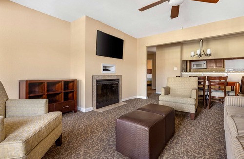 Berkeley Hotel | 2 Units w/Kitchens Perfect for Families, Onsite Pools, Free Parking!