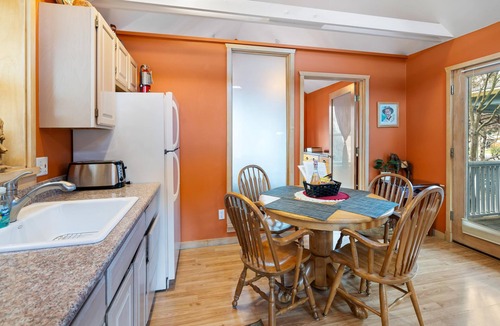 Ashland Hotel | 2 units with 6 bedrooms, 6 bathrooms, a kitchen and large dining area.