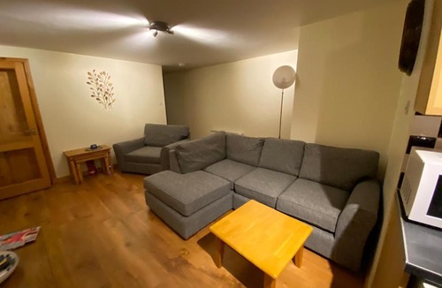 Forres Apartment | 2 Varis Apartments