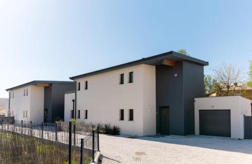Le Grau-dʼAgde Villa | 2 Villas Beach Pools Large groups