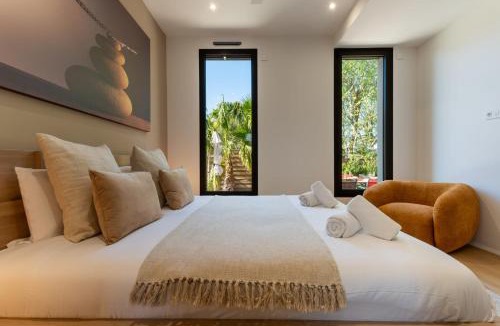 Le Grau-dʼAgde Villa | 2 Villas Beach Pools Large groups
