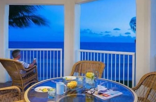 Key West Hotel | 2 Windward Point Beachfront Resort, Hot Tub, Pool