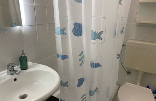 Ahlem-Badenstedt-Davenstedt Condo | 2 Zimmer Wohnung - Küche Badezimmer - 4 Betten - Parkplatz - Wifi