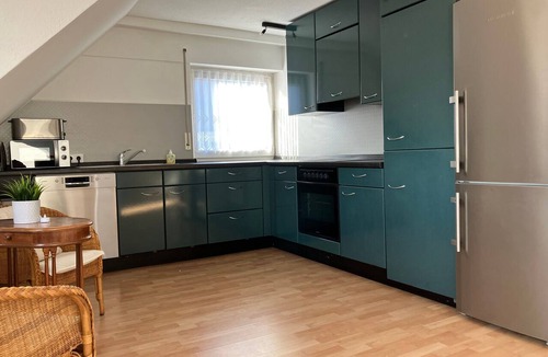 Freiberg am Neckar Apartment | 20 km Panoramic View, 3-Bedroom Apartment with Air Conditioning