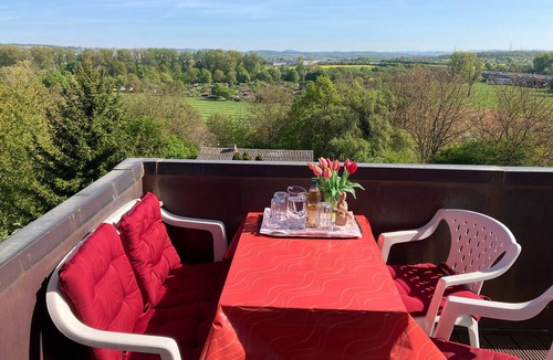 Freiberg am Neckar Apartment | 20 km Panoramic View, 3-Bedroom Apartment with Air Conditioning