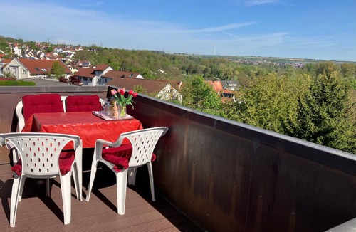 Freiberg am Neckar Apartment | 20 km Panoramic View, 3-Bedroom Apartment with Air Conditioning