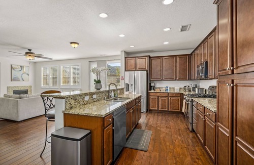 Reno House | 20 mins to Mt Rose SKI TAHOE & 35 Mins to Tahoe & Mt Views 5 Beds 3 Baths Home