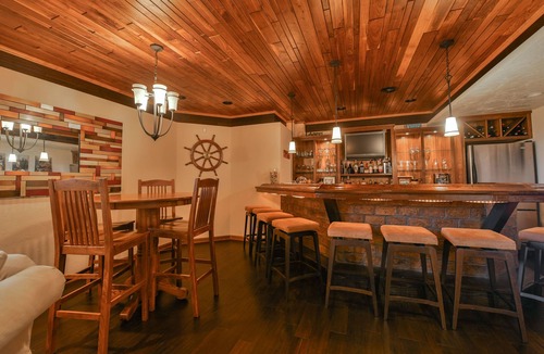 Wrightstown House | 20 minutes from Lambeau Field! Spacious home on golf course with pool.