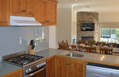 Bright Apartment | 20 Mountbatten Avenue