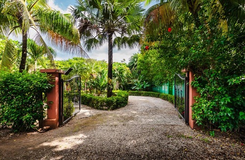Junquillal House | 200 steps from the beach! Private 3BR Pool AC Wifi