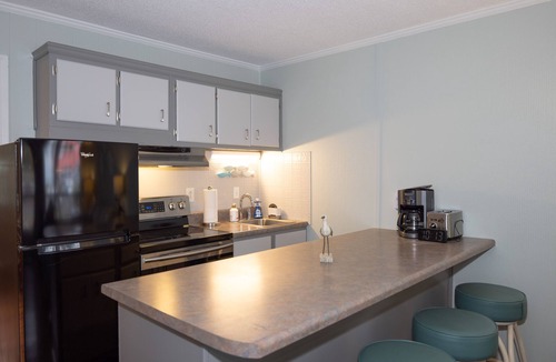 Windy Hill Condo | 👓200 steps to beach. CLEAN, quiet residential get away! Near Barefoot Landing!