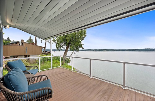 Gig Harbor House | 200' Waterfront classic home ~ AC on a Private Raft Island