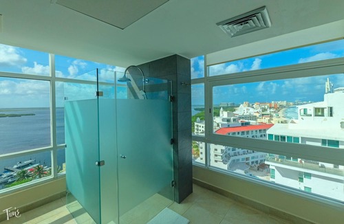 Zona Hotelera Condo | #2000 – 2 Private Pools, Cancun Resort Condo Rental, Beachfront! Tim’s Condos