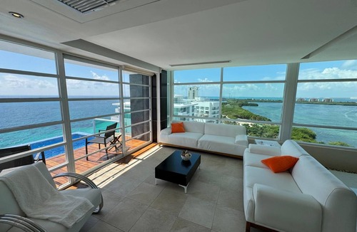 Zona Hotelera Condo | #2000 – 2 Private Pools, Cancun Resort Condo Rental, Beachfront! Tim’s Condos