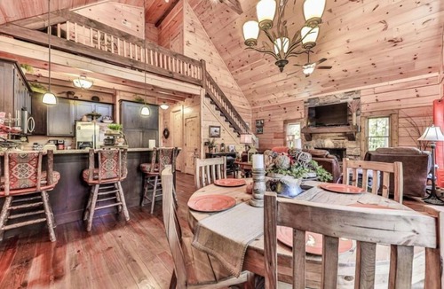 Tate Cabin | 2000 sf Luxury Cabin on 4 Wooded Acres w/Stream and Pond - Pet/Handicap Friendly
