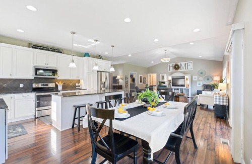 Millard House | 2000 SQ FT Open Concept One Level - Gorgeous - 1 Mile to WATERPARK- FREE PASSES!