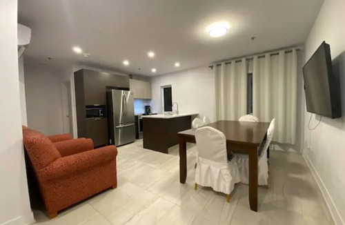 Cote-Des-Neiges—Notre-Dame-De-Grace Apartment | 2001 Av. Beaconsfield