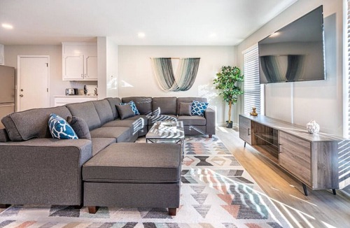 Huntsville House | 2003 Weatherly RD SE · 《Custom Pool》Fiber Wifi/Sleeps 9/4 Bedroom