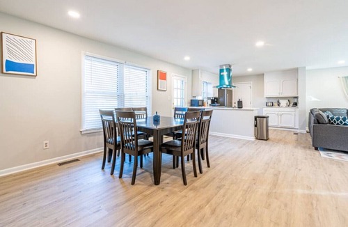 Huntsville House | 2003 Weatherly RD SE · 《Custom Pool》Fiber Wifi/Sleeps 9/4 Bedroom