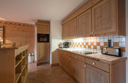 Les Belleville Apartment | 200m from resort center, 5th floor, view valley, fitness, swimming pool, sauna, hammam, balcony, tv