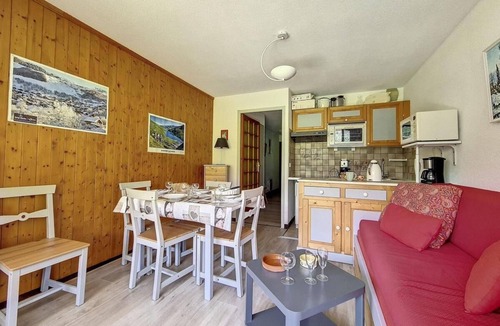 Saint-Martin-de-Belleville Apartment | 200m from resort center, 1st floor, view mountain, balcony, tv, ski locker, 29m²