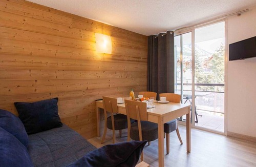 Briancon Apartment | 200m from resort center, 3rd floor, balcony, tv, ski locker, 29m², Serre Chevalier