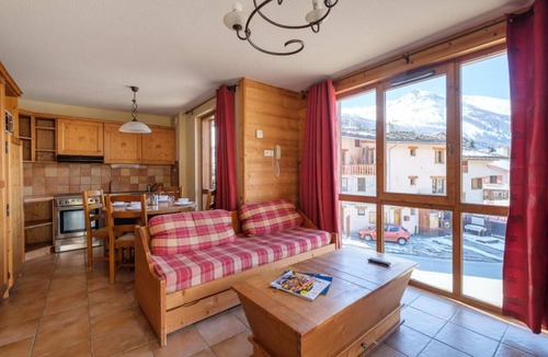 Lanslevillard Apartment | 200m from resort center, fitness, swimming pool, sauna, hammam, balcony, tv, ski locker, 35m²
