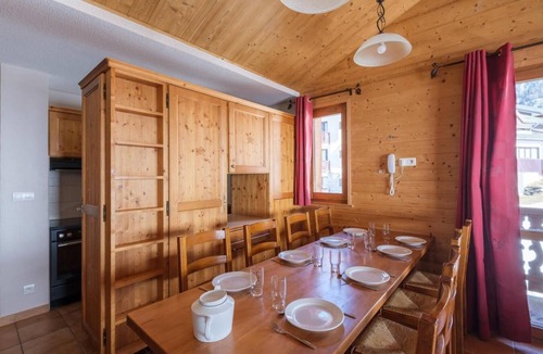Lanslevillard Apartment | 200m from resort center, fitness, swimming pool, sauna, hammam, balcony, tv, ski locker, 72m²