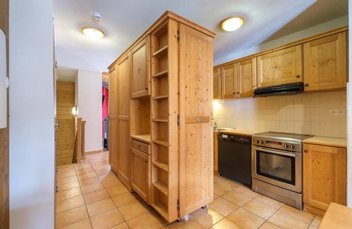 Lanslevillard Apartment | 200m from resort center, fitness, swimming pool, sauna, hammam, balcony, fireplace or stove, tv
