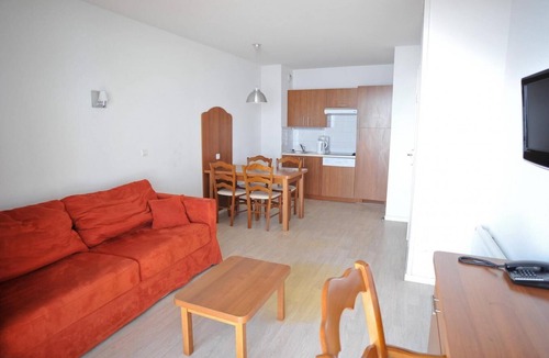La Mongie Apartment | 200m from shops, swimming pool, terrace, parking, tv, ski locker, 45m², Barèges/La Mongie