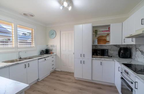 Shellharbour House | 200m to Shellharbour Village - Calm Coastal Townhouse