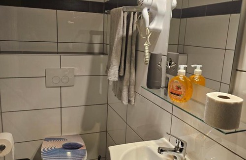 Eschweiler Apartment | 200qm Work and Stay 4 Schlafzimmer jedes Zimmer mit eigenem Badezimmer, Neu Modernisiert