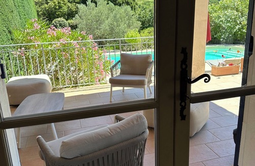 Seguret Villa | 2010 Villa comfortable, air conditioned, private heated pool in prime location