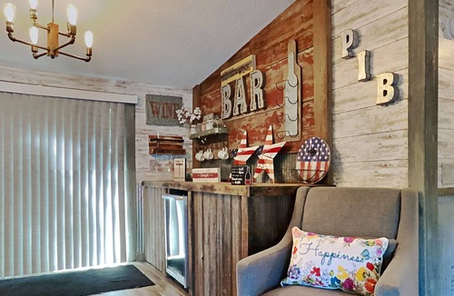 Put-in-Bay House | 2020 Completely Remodeled Island Club 8pp Home- Close to Pool - Quiet - IC15