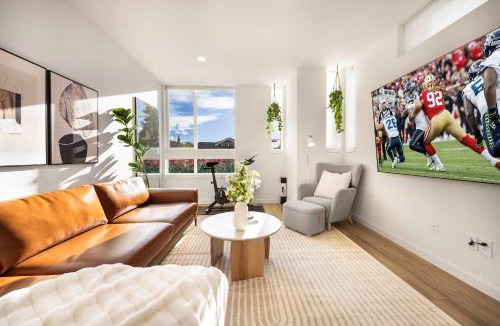 Wallingford House | 2022 Modern 3BR Tesla Charger City Views