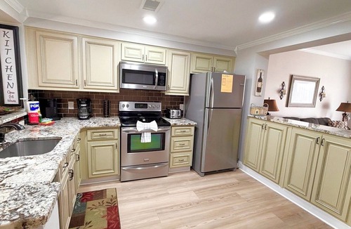 Sandestin Villa | 2024 6 passenger GOLF CART! Lake views! 3 Minutes to BEACH! Minutes to dining