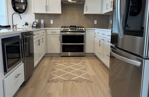 Sister Lakes House | 2024 Luxury Lakefront Escape I Dock/Fire Pit I Sunsets I Magician Lk I Sleeps 14