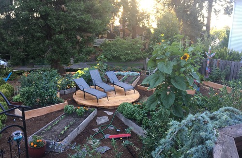 College Hill House | 2024 Olympic Trials - 4 Bdrm, 3 Ba, sleeps 8, Hot Tub, Fire Pit, big yard/garden