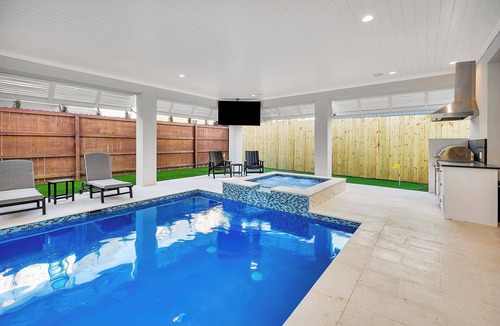 King City Cottage | 2025 - 6 Bed 9 Bath Luxury House W/Private HEATABLE POOL&HOT TUB Steps to Beach
