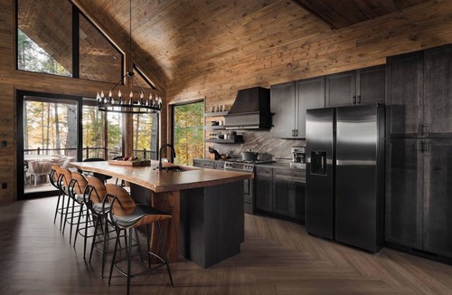 Watersmeet Cabin | 2026 build, off grid,NATURAL PLAYGROUND, inflatables,SAUNA,HOT TUB,pontoon raft