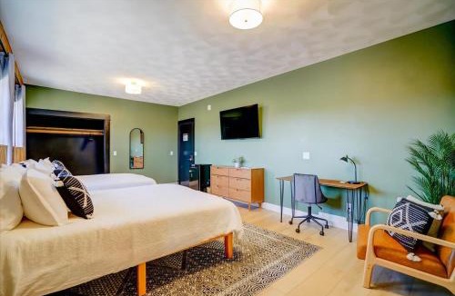 Waunakee Hotel | 204 - Double Queen