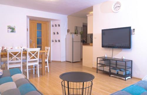 Dekani Apartment | 205 Dekani
