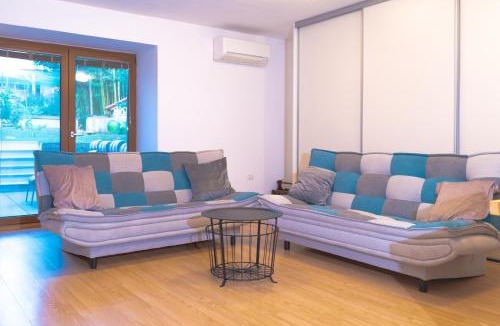 Dekani Apartment | 205 Dekani