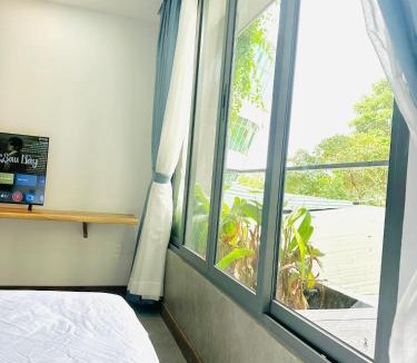 Ninh Kieu Apartment | 205MSNK Spacious Studio l Window & Kitchen
