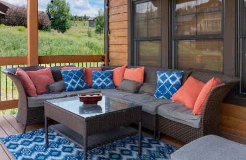 Silvercreek House | 206 Juniper